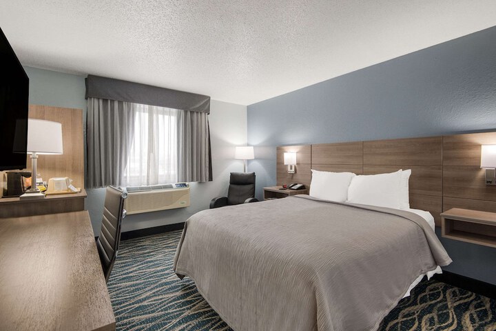Queen Bed Accessible (7 of 11)