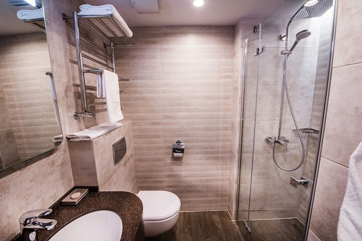 Room 25 of 43