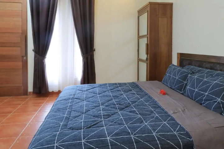 Room 2 of 16