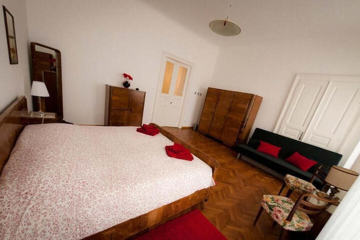 Room 4 of 43