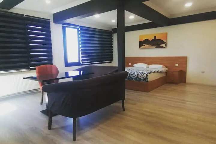 Room 2 of 38