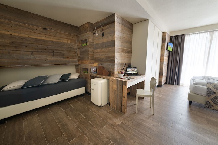 Room 33 of 162
