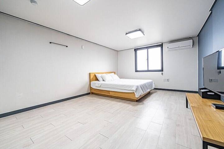 Room 37 of 65