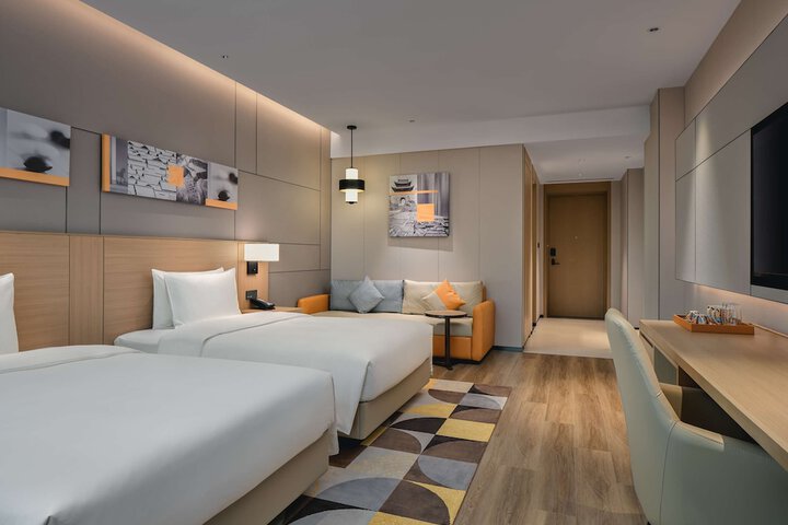 Room 12 of 50