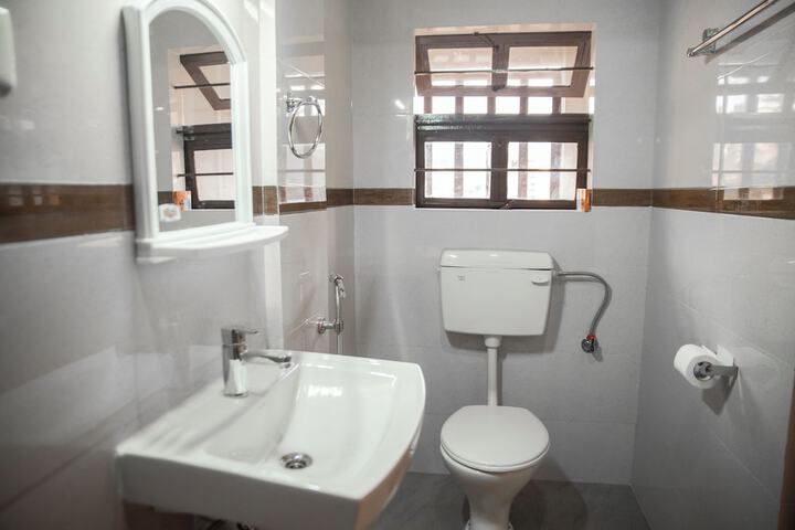 Room 8 of 10
