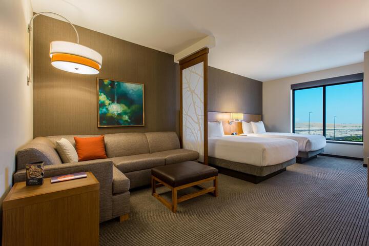 Quadruple Accessible Queen Size Bed (1 of 9)