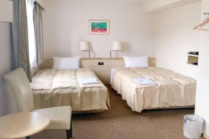 Room 6 of 24