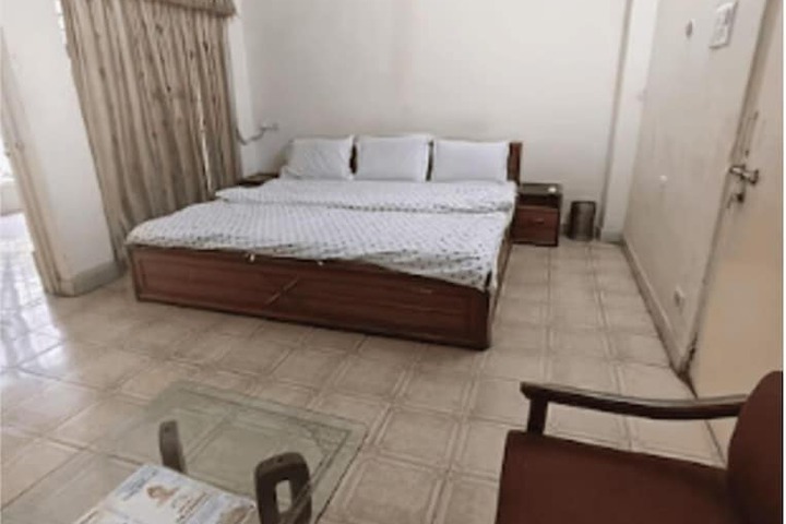 Room 7 of 14