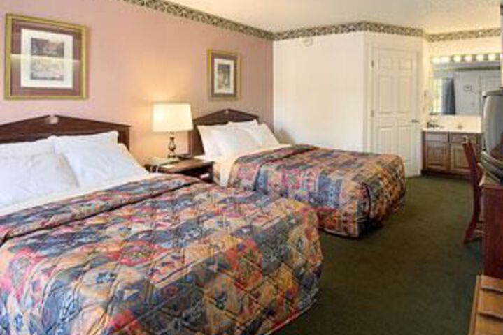 Room 4 of 9