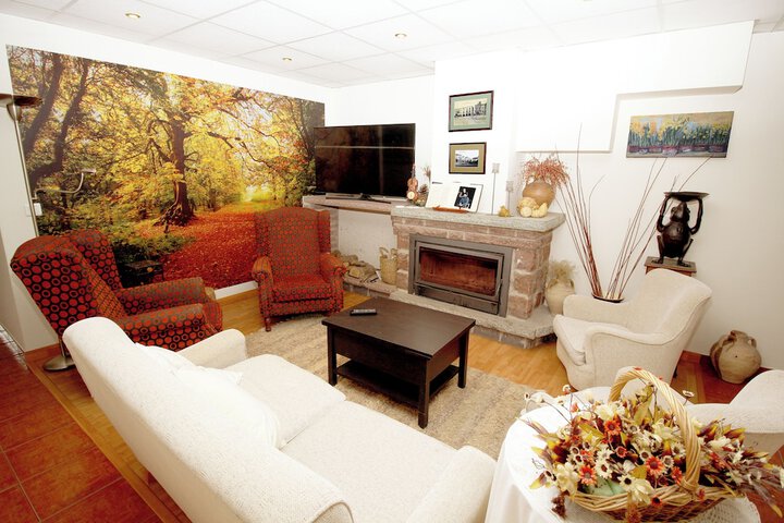 Room 16 of 18