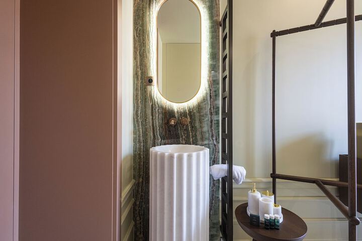Room 12 of 27