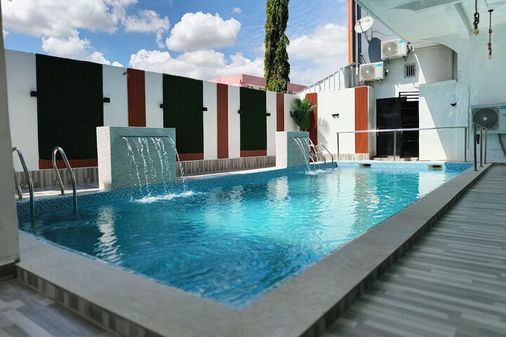 Pool 51 of 99