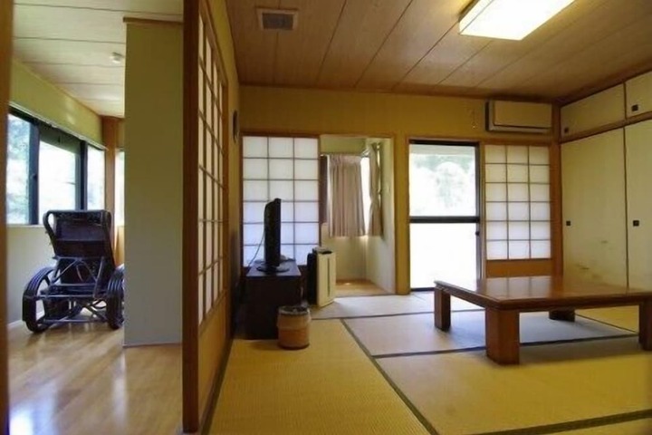 Room 19 of 38