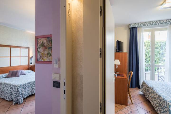 Room 33 of 79