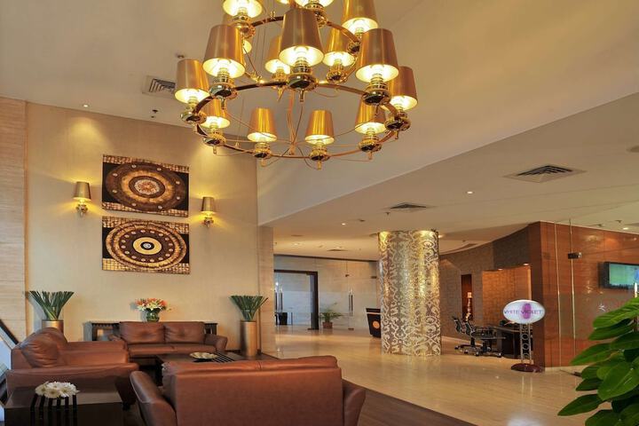 Entrance & Lobby