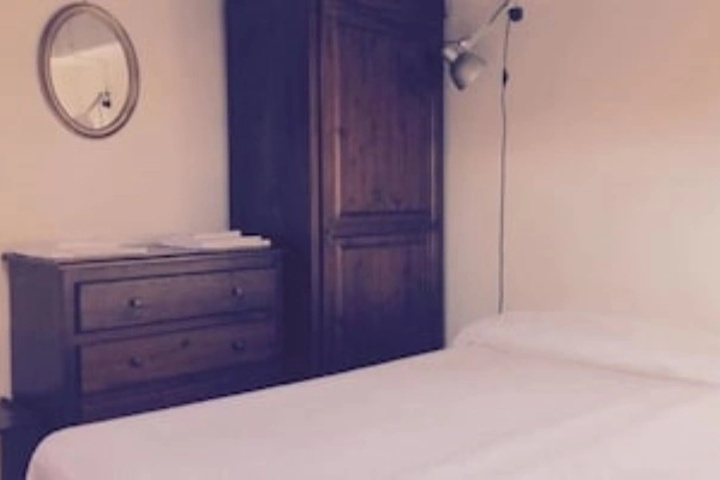 Room 2 of 10
