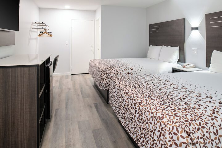 Room 9 of 25