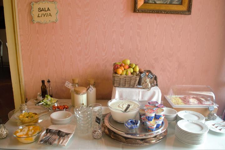 Dining 53 of 65