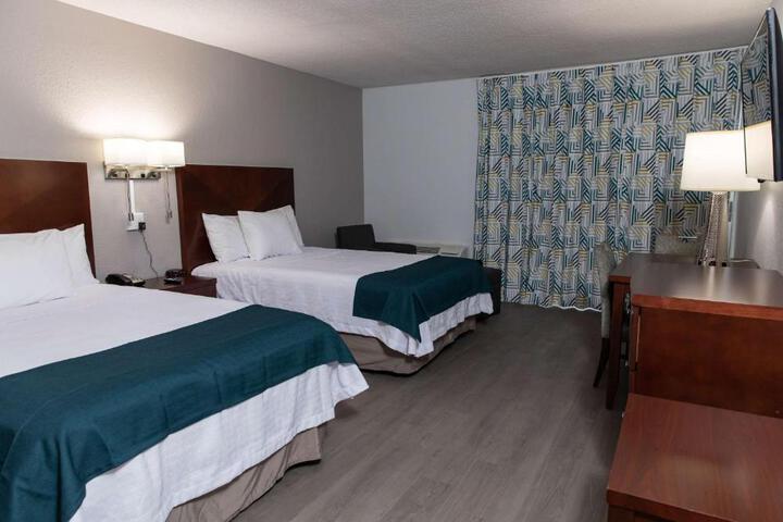 2 Double Beds (1 of 12)