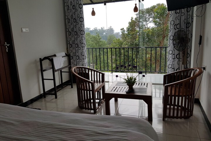 Room 15 of 33