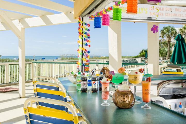 Poolside bar