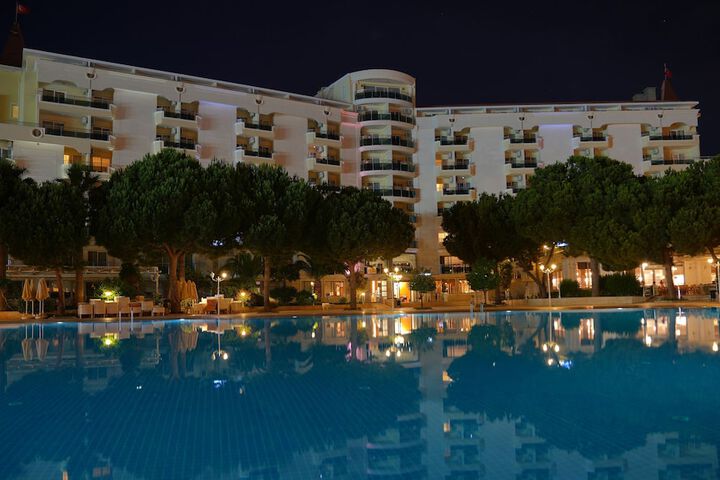 Hotel Pool