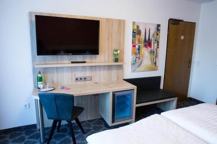 Room 12 of 32