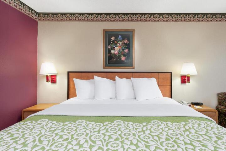 1 King Bed (9 of 10)