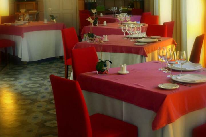 Dining 44 of 72