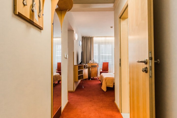 Room 38 of 102