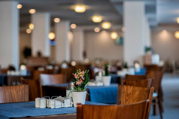 Dining 69 of 95