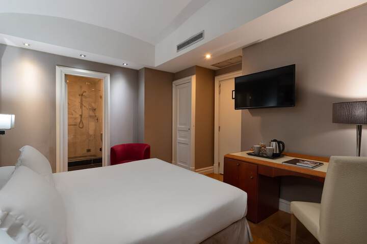 Room 32 of 54