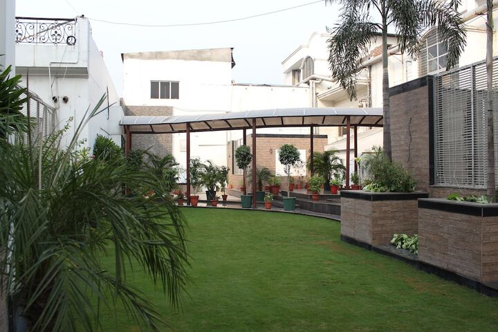 Hotel Exterior 36 of 37