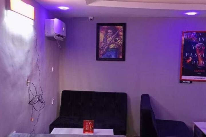 Lounge 27 of 31