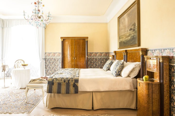 Room 8 of 79
