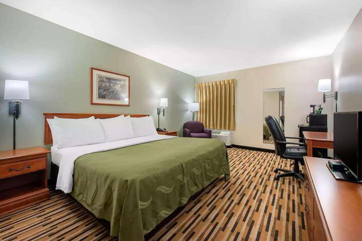 2 Queen Beds (4 of 6)