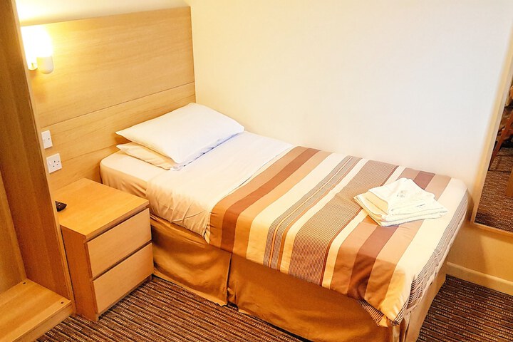 Room 12 of 34