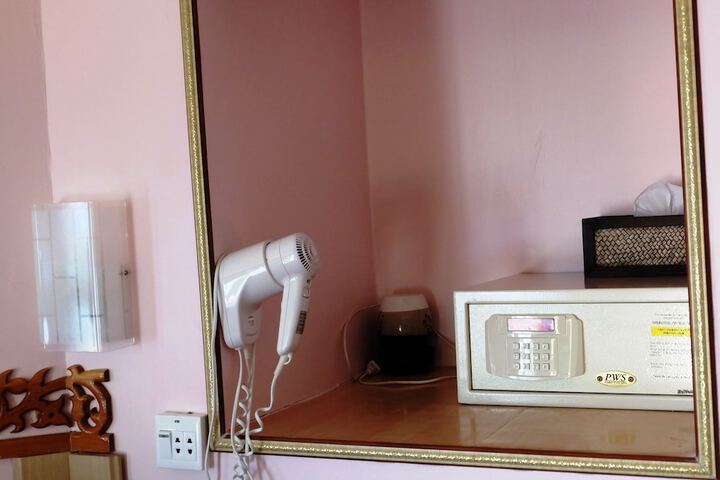 Room 14 of 105