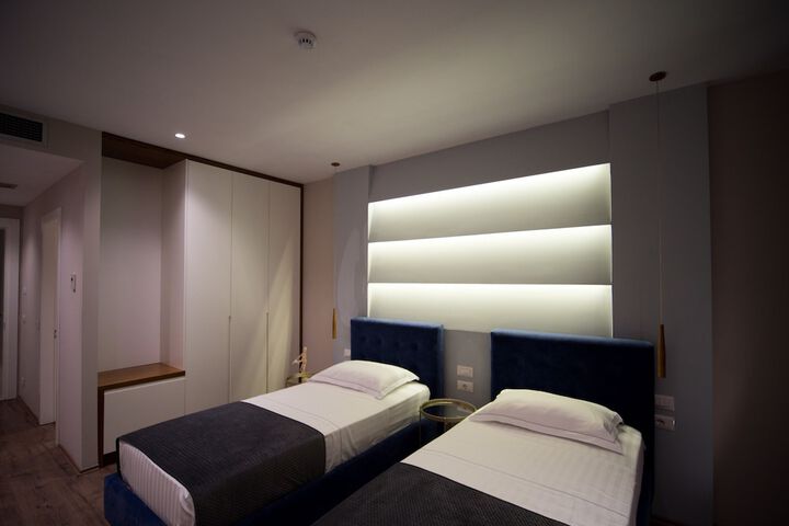 Room 21 of 34