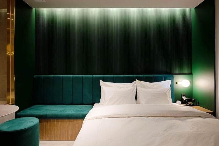 Room 51 of 74
