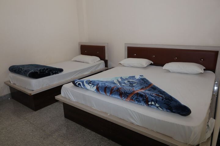 Room 9 of 16