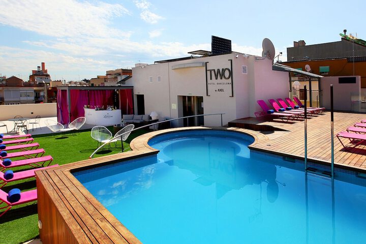 Hotel with Pool