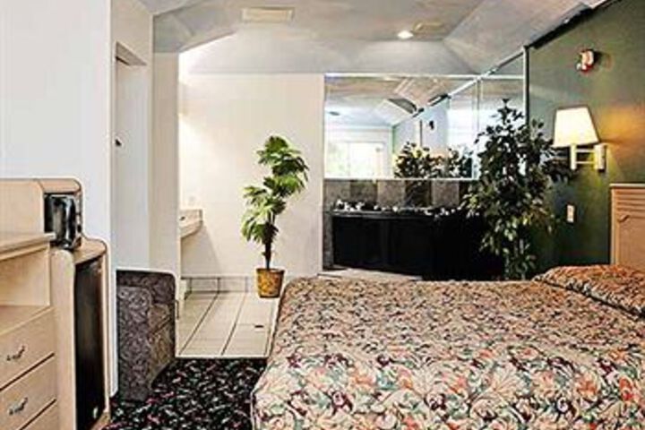 Hotel Suite Photo