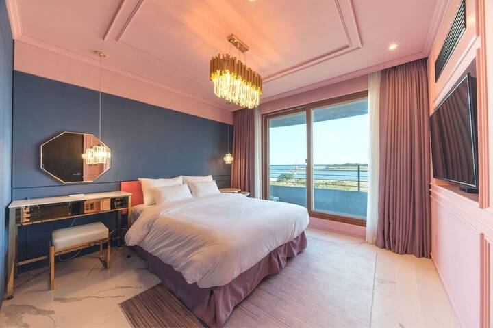 Room 35 of 111