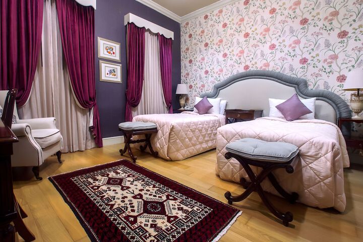 Room 14 of 228