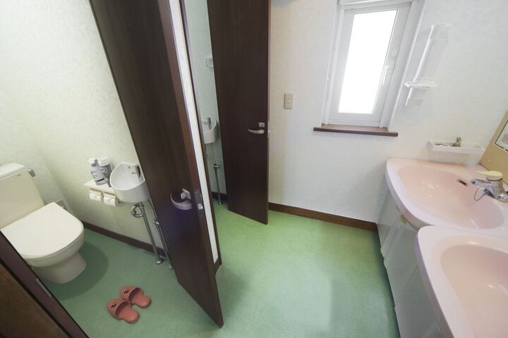 Room 14 of 37