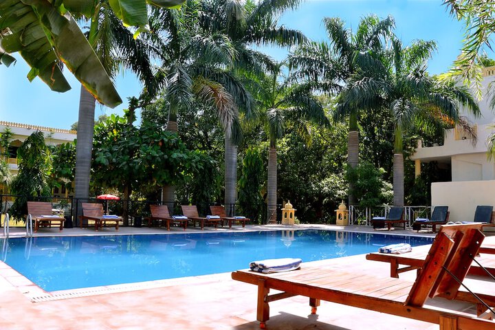 Pool Hotel