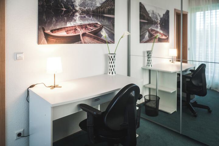 Room 9 of 90
