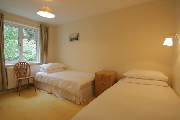 Room 4 of 10
