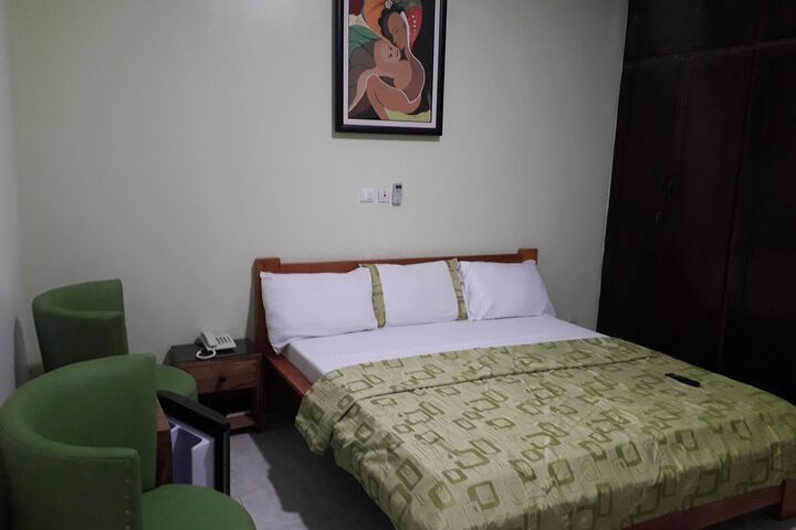 Room 9 of 31